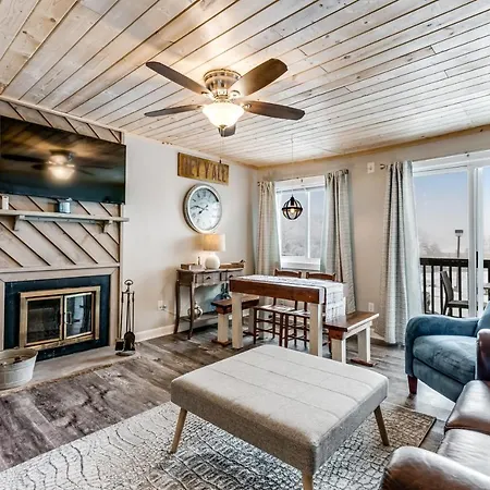 Pinnacle Beech Mountain Room photo