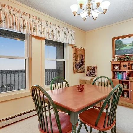 Pinnacle Beech Mountain Room photo