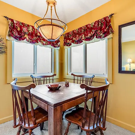 Pinnacle Beech Mountain Room photo