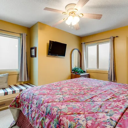 Pinnacle Beech Mountain Room photo