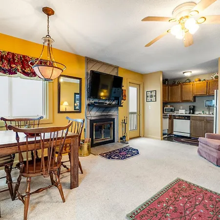 Pinnacle Beech Mountain Room photo