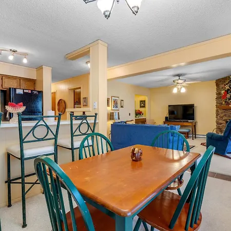 Pinnacle Beech Mountain Room photo