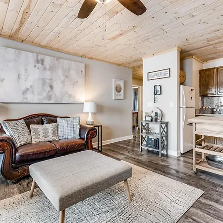 Pinnacle Beech Mountain Room photo