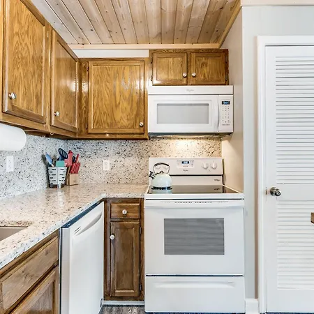 Pinnacle Beech Mountain Room photo