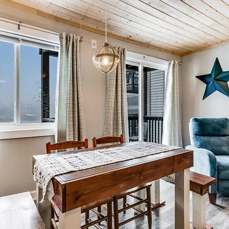 Pinnacle Beech Mountain Room photo