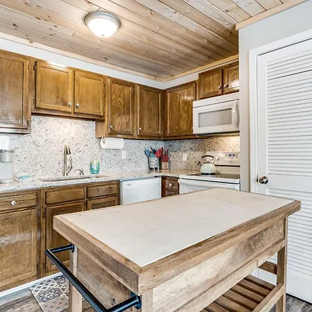 Pinnacle Beech Mountain Room photo