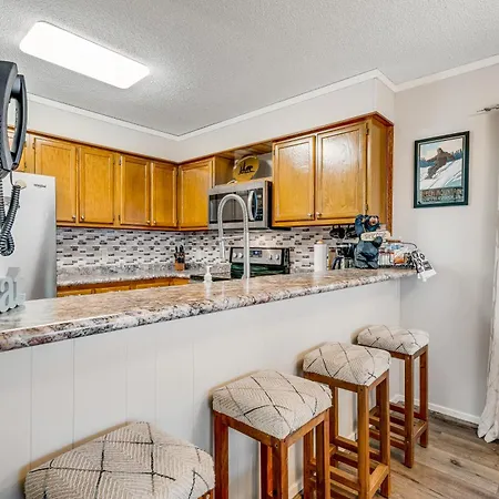 Pinnacle Beech Mountain Room photo