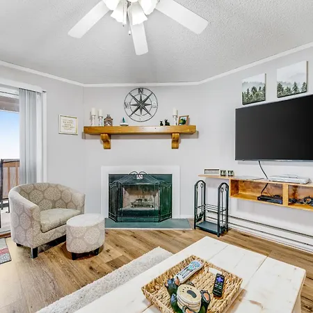 Pinnacle Beech Mountain Room photo